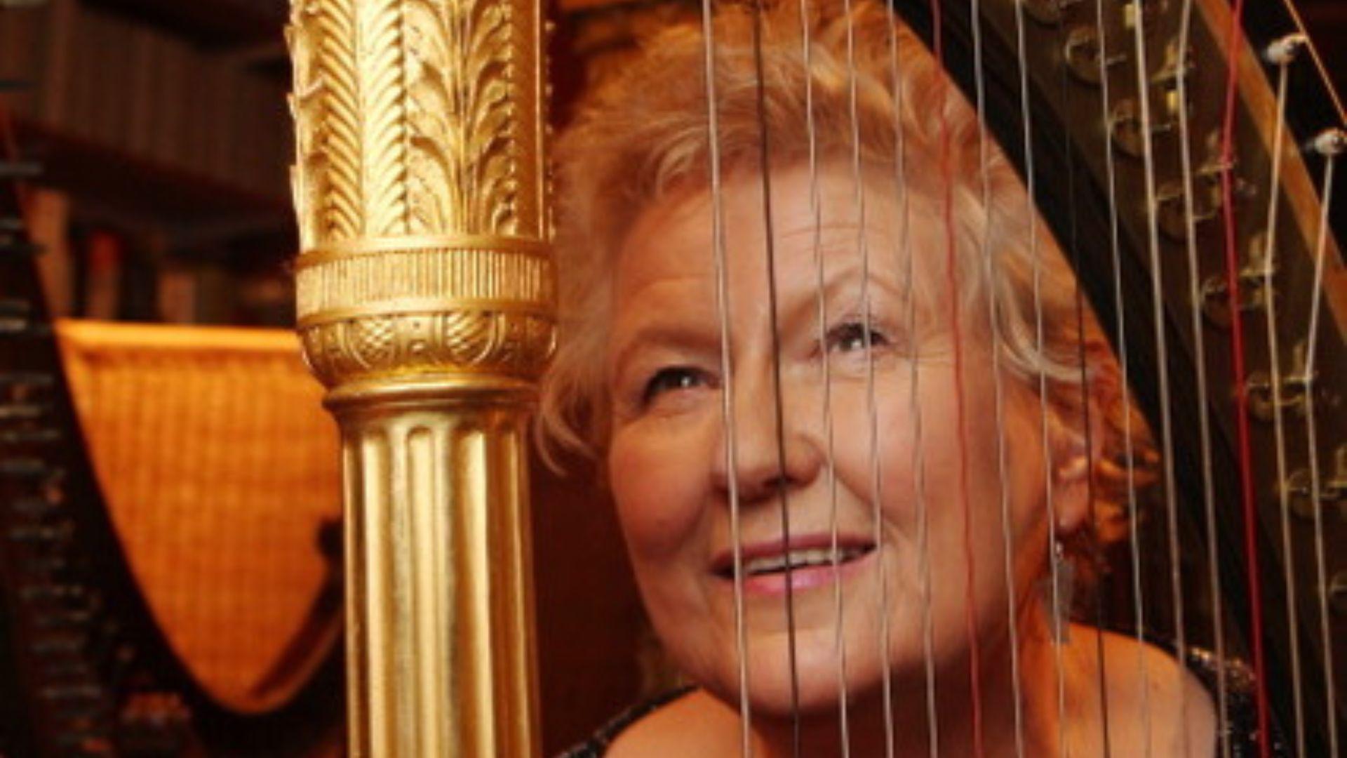 Photo of Elinor Bennett and her harp