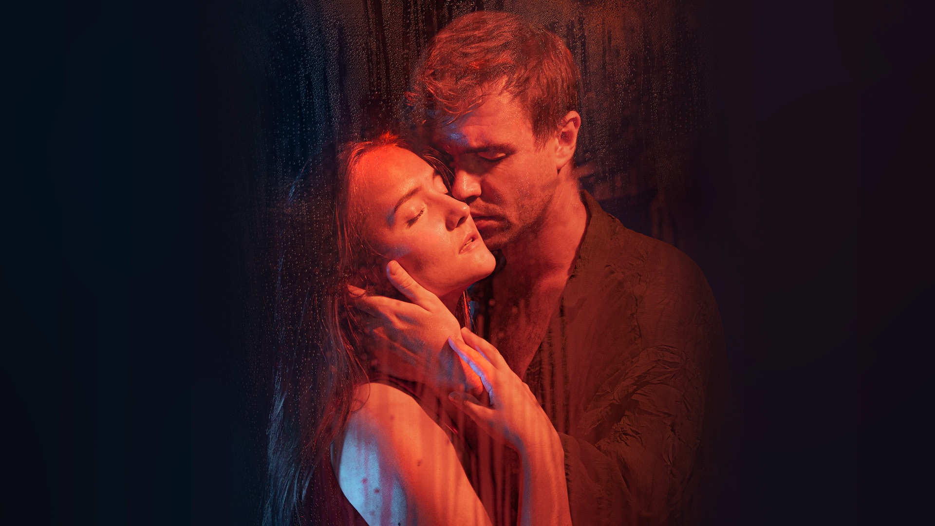 Romantic photo of Romeo and Juliet in the rain